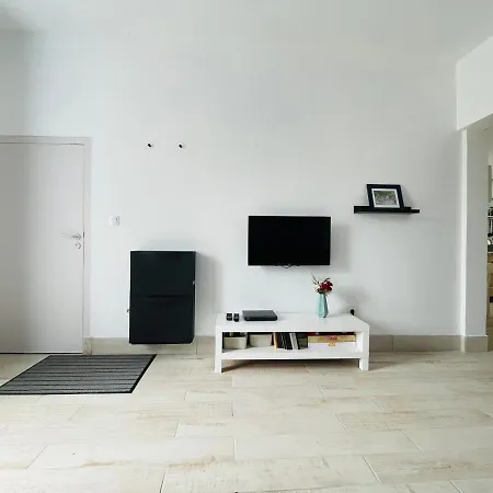 Dnn - Modern 1 Bedroom Center - Free Wifi And Parking - Near Lyon, Vichy, Clermont Thiers